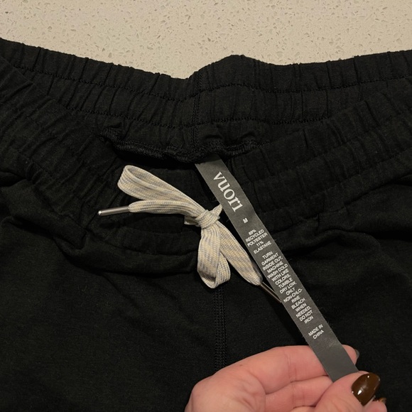 Vuori Halo Performance Shorts - Picture 3 of 4